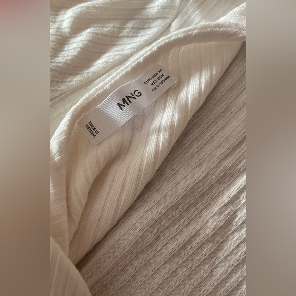 Mango Open Back Blouse Size Small- White- NWOT - Picture 5 of 8